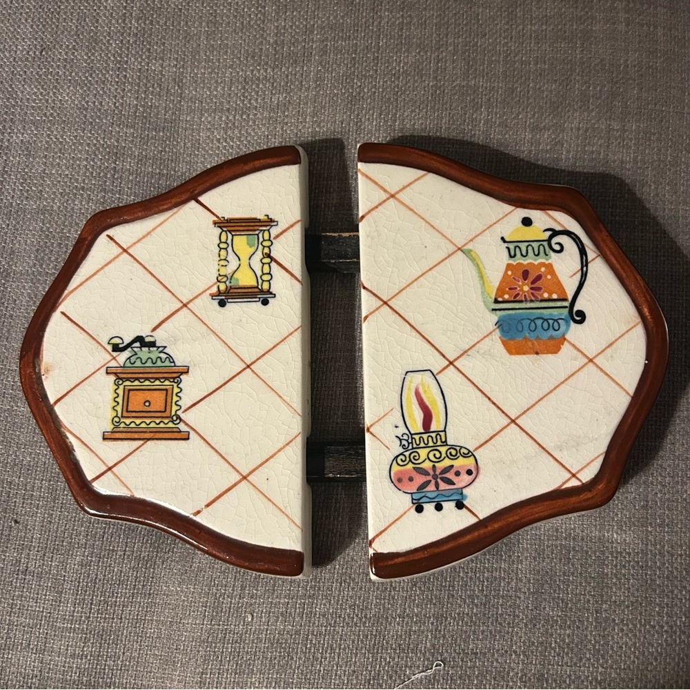 Vintage 60’s FRED ROBERTS CO. Ceramic Wall Plaques with Wood Trivet #1026252